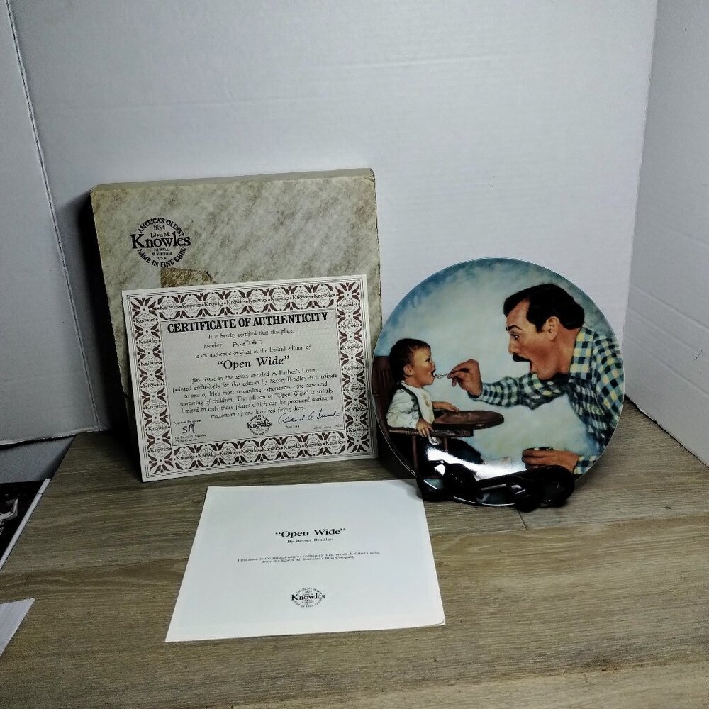 Knowles Open Wide Betsey Bradley Plate w COA Book Box 1984 MINT